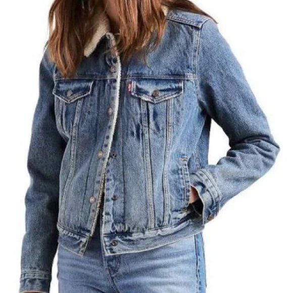 Levi's Jackets & Blazers - Levi's Sherpa Trucker Jacket Size XS